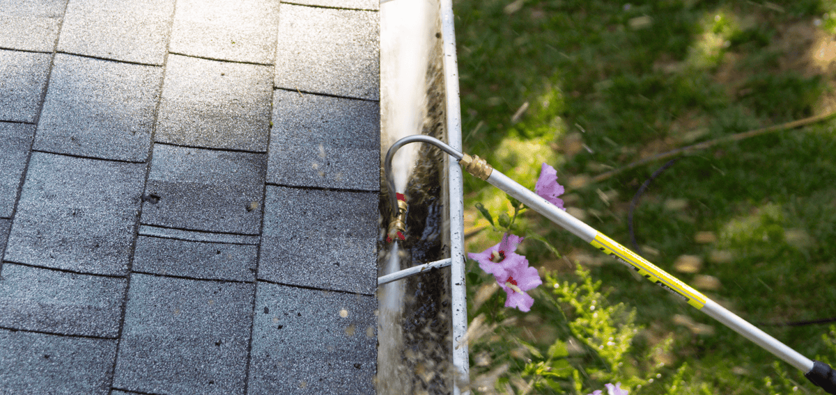 Gutter Cleaning - SurfaceMaxx