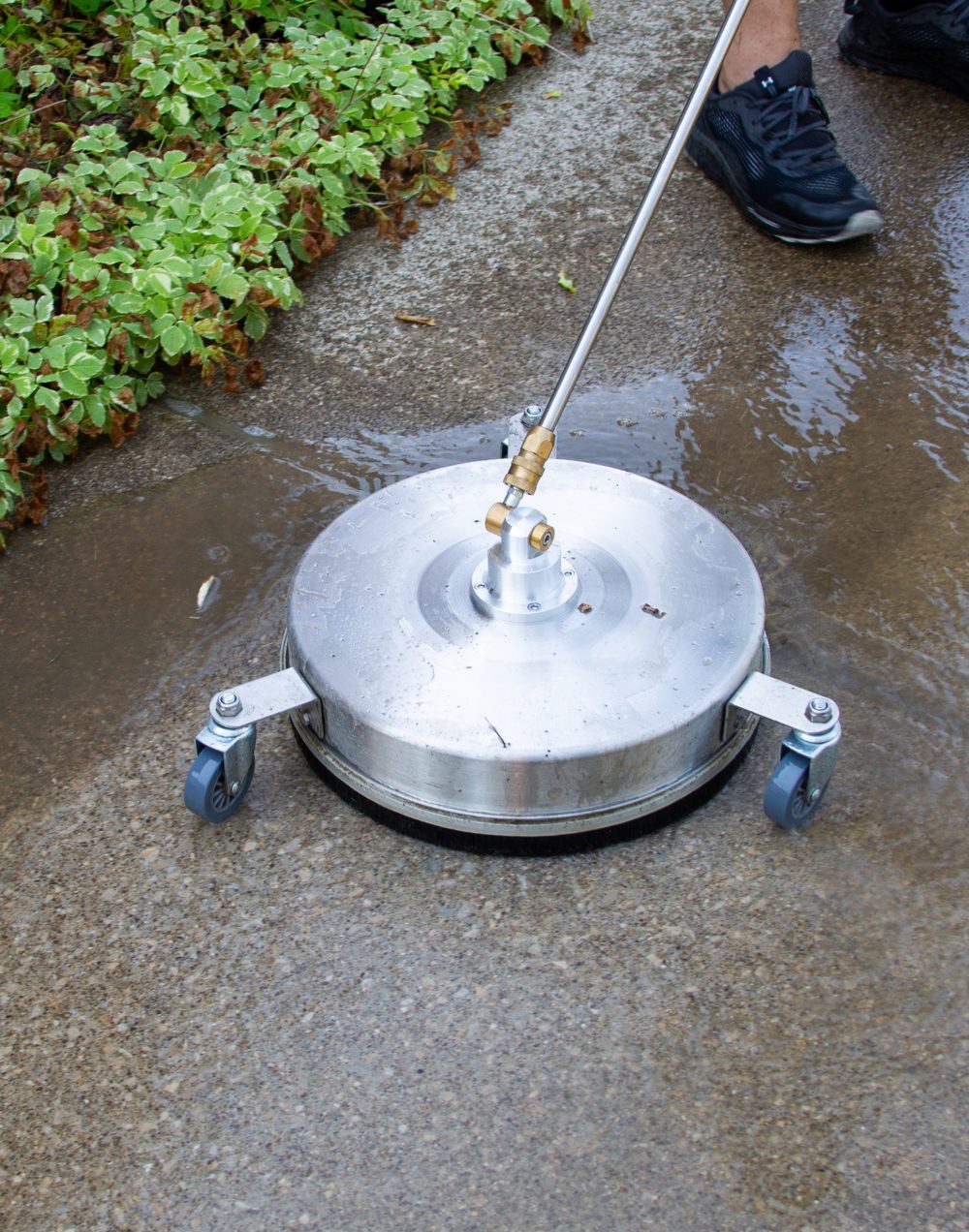 Cleaning a concrete driveway with a SurfaceMaxx surface cleaner